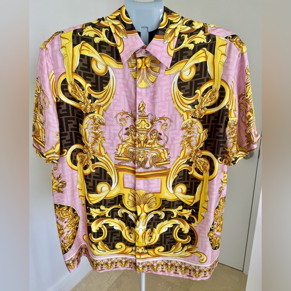FENDACE Fendi&Versace colla Pink & Gold Baroque Short Sleeve Button-Up Blouse